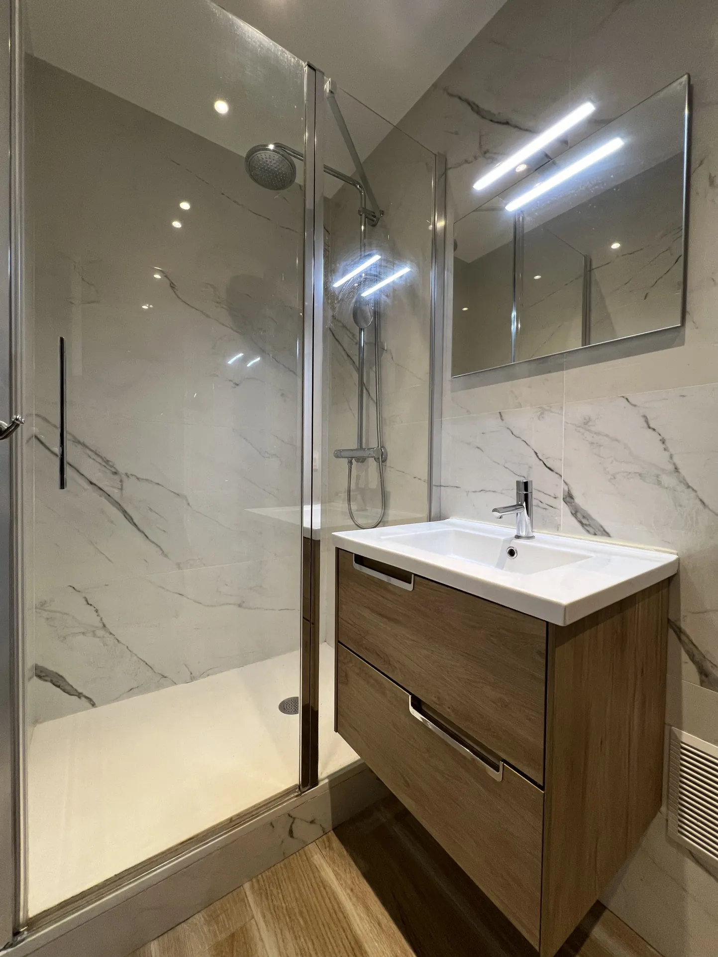 Appartement T2 rénové de 39,62 m² au Raincy, quartier Herold avec parking 