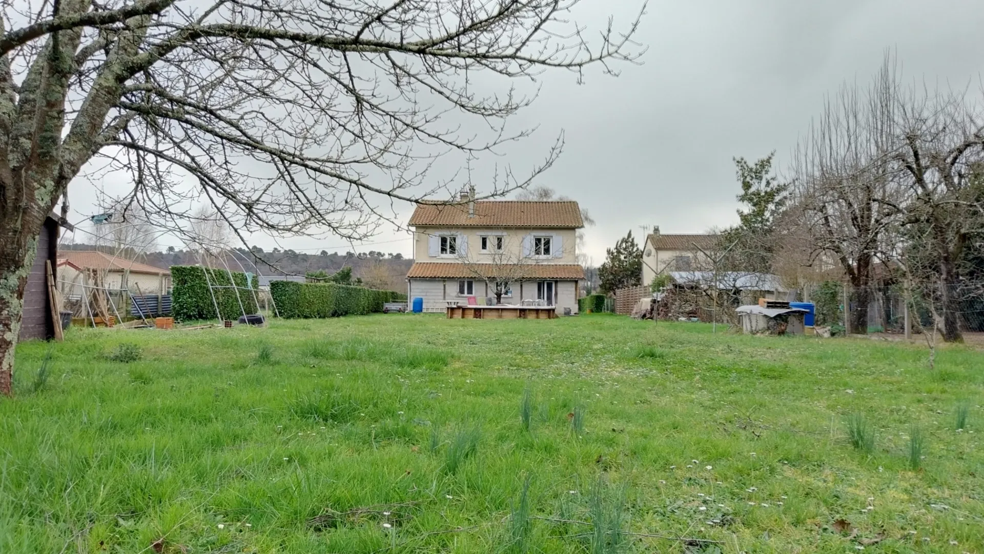 Maison à vendre à Chancelade près de Périgueux avec piscine et grand terrain 