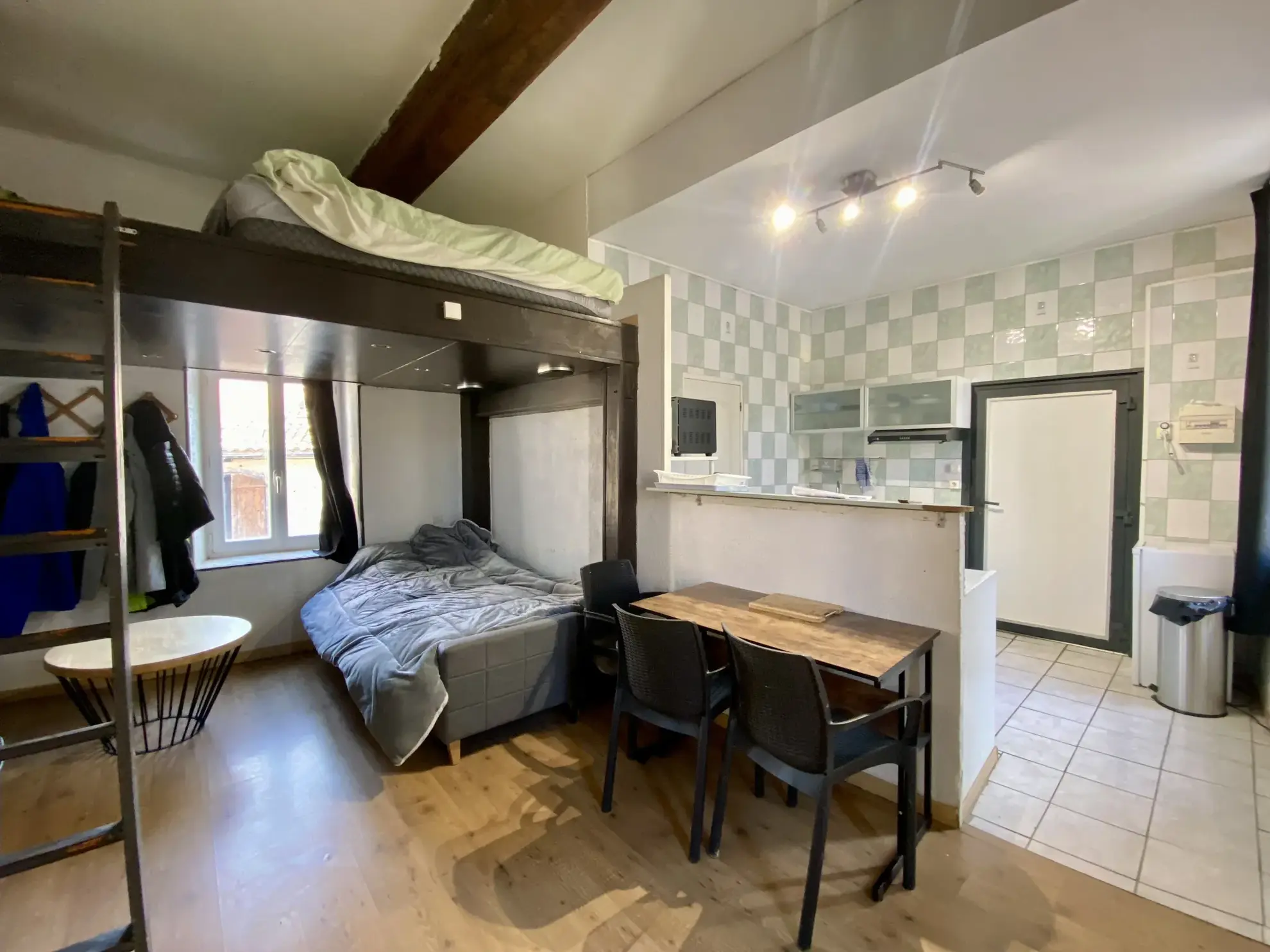 Studio à Vias de 28,54 m² avec mezzanine et climatisation, proche de la plage 