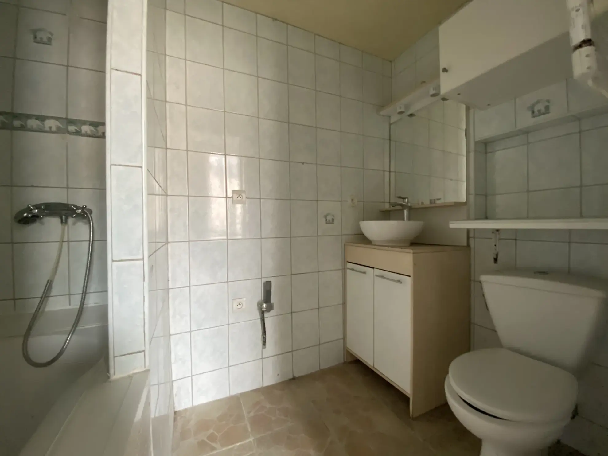 Studio à Vias de 28,54 m² avec mezzanine et climatisation, proche de la plage 