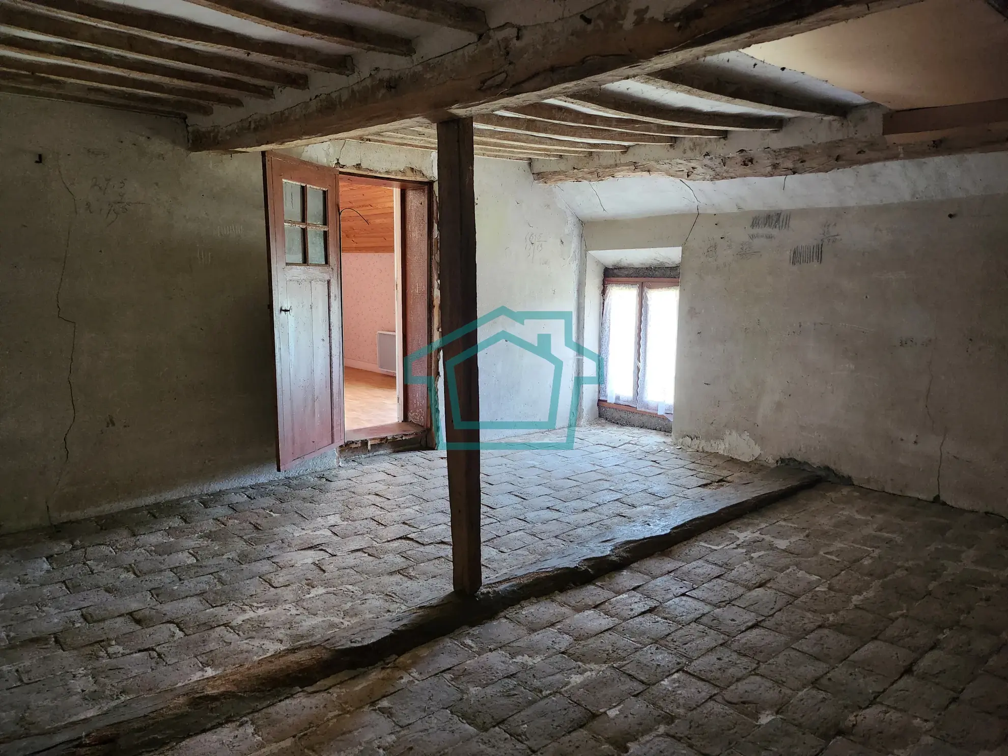 Maison ancienne à rénover avec terrain à Flexanville - Opportunité à saisir 