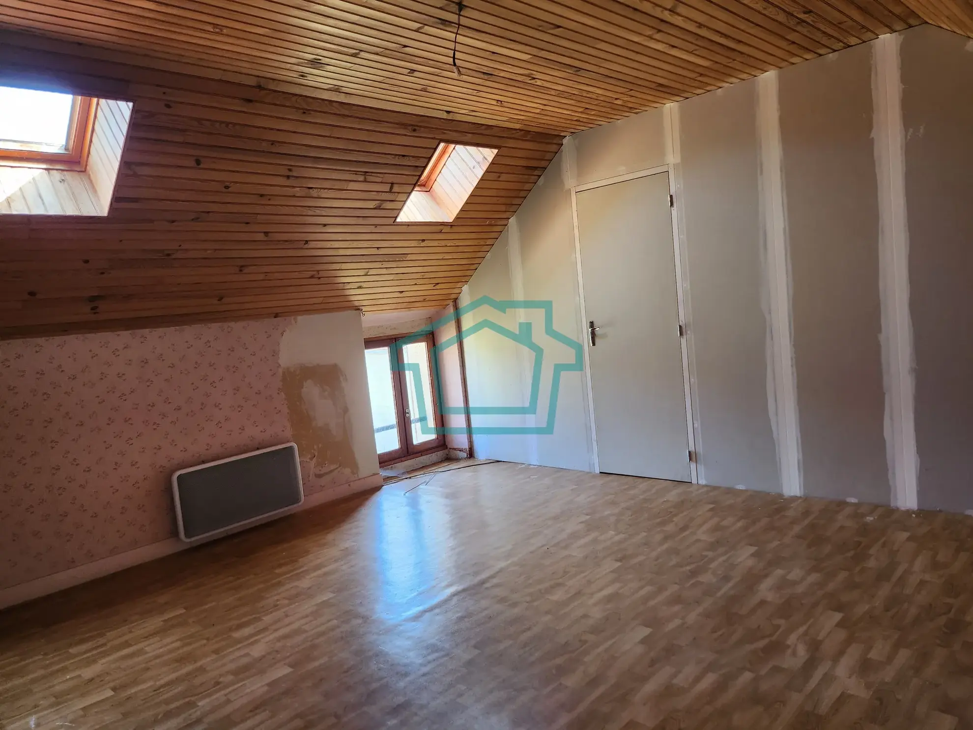 Maison ancienne à rénover avec terrain à Flexanville - Opportunité à saisir 