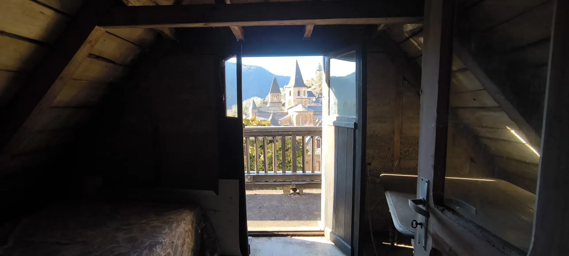 Maison en pierre avec vue panoramique à Conques-en-Rouergue 