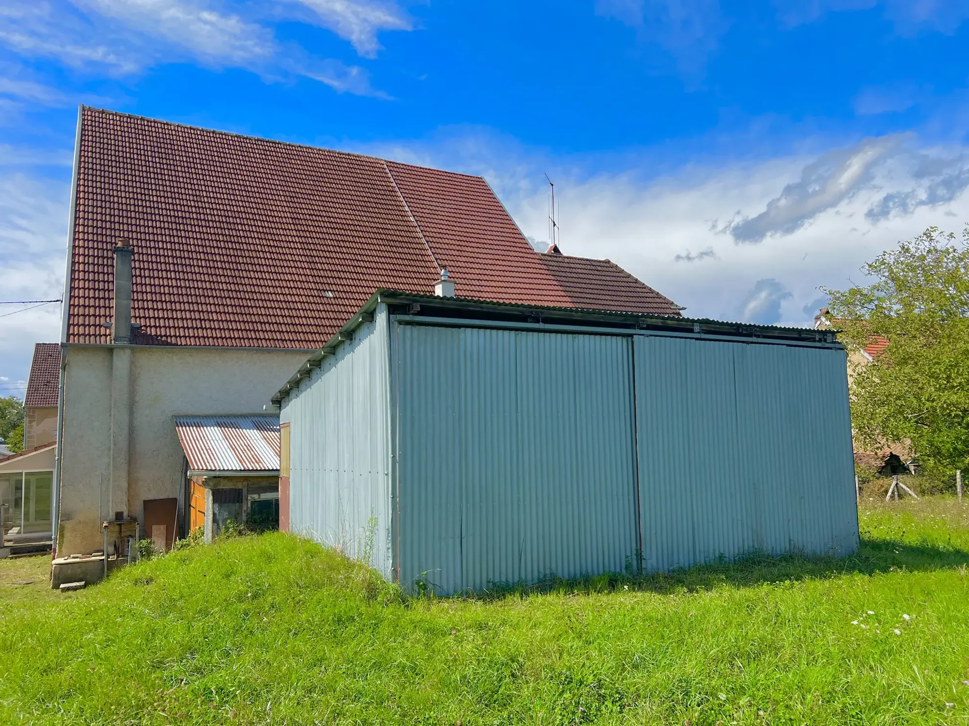 Maison en pierre à Gendrey – 133 m² avec terrain de 2028 m² 