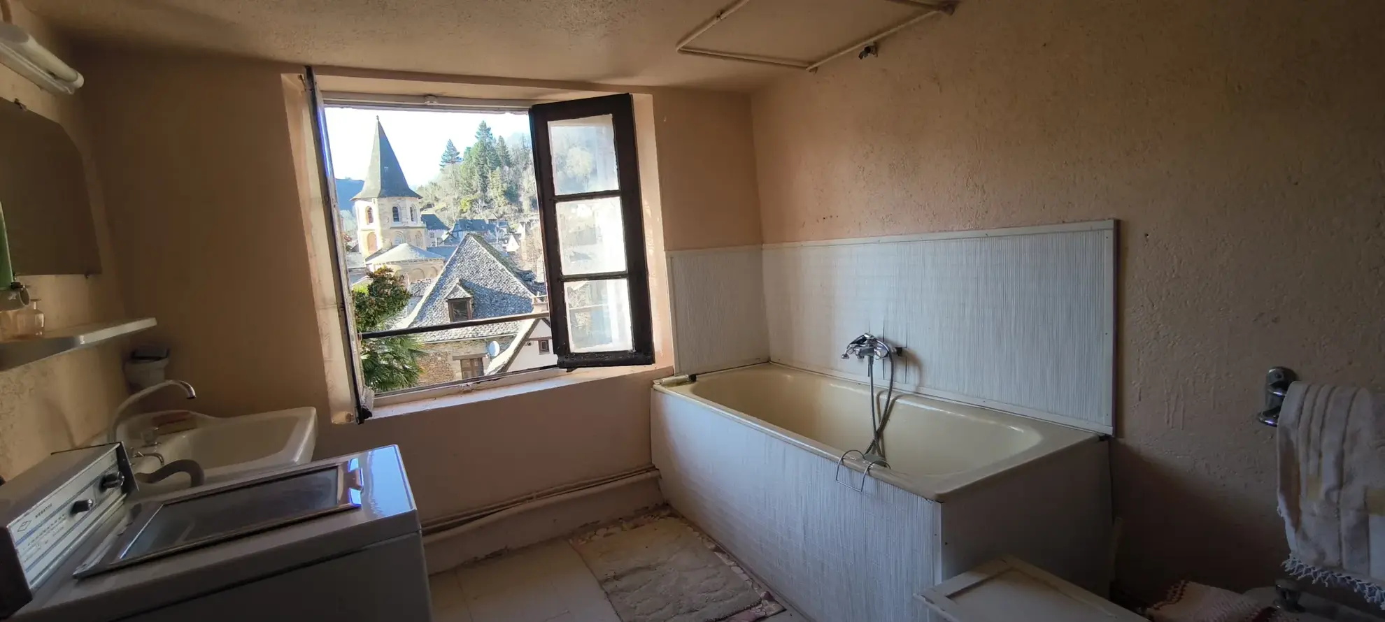 Maison en pierre avec vue panoramique à Conques-en-Rouergue 