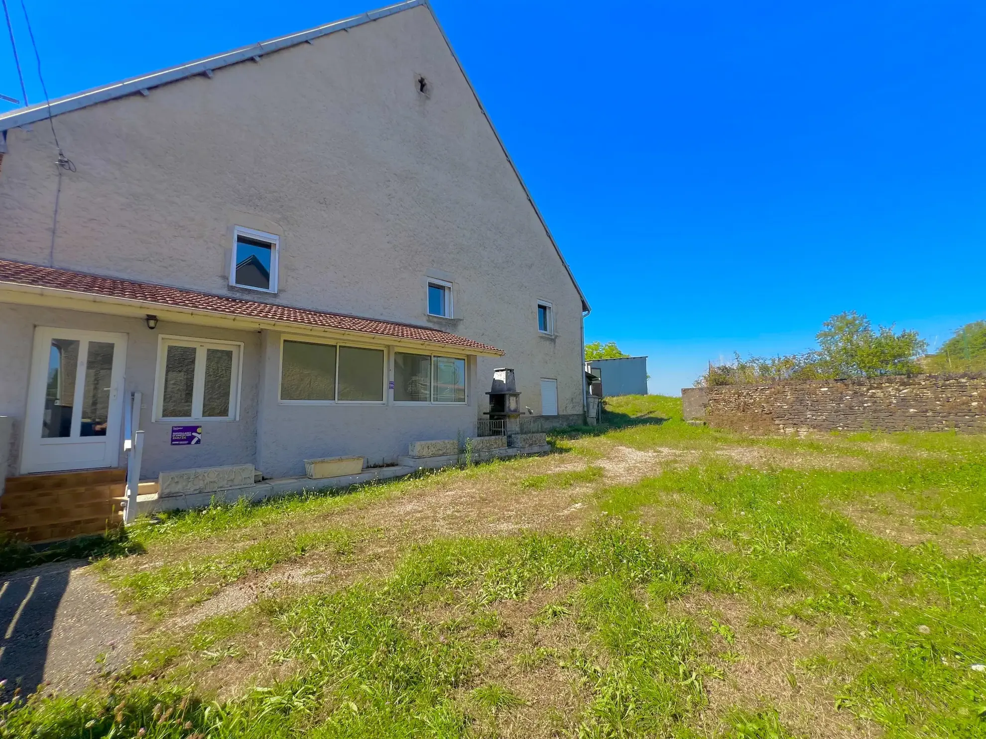 Maison en pierre à Gendrey – 133 m² avec terrain de 2028 m² 