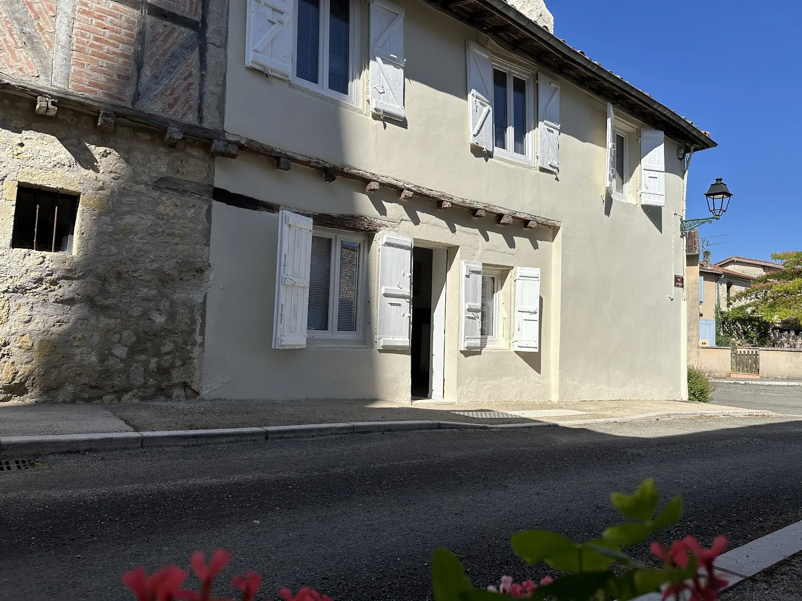 Maison rénovée de 80m² avec jardin à Castelnau d'Arbieu près de Fleurance