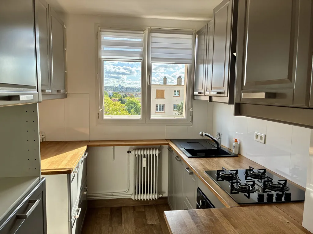 Appartement dernier étage à Champigny-sur-Marne proche des Bords de Marne 