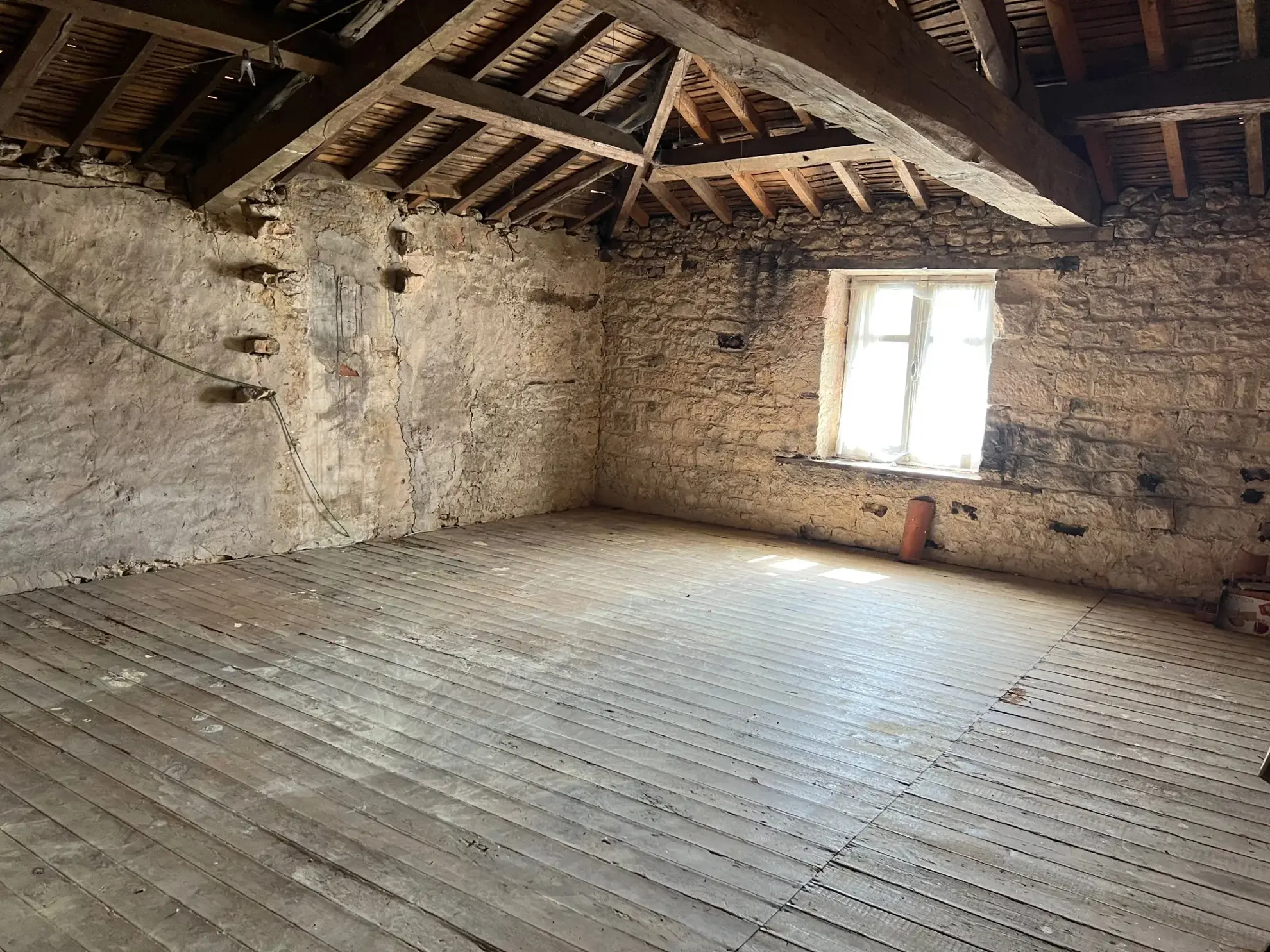 Maison à rénover avec 4 chambres et jardin à La Caillère Saint Hilaire 