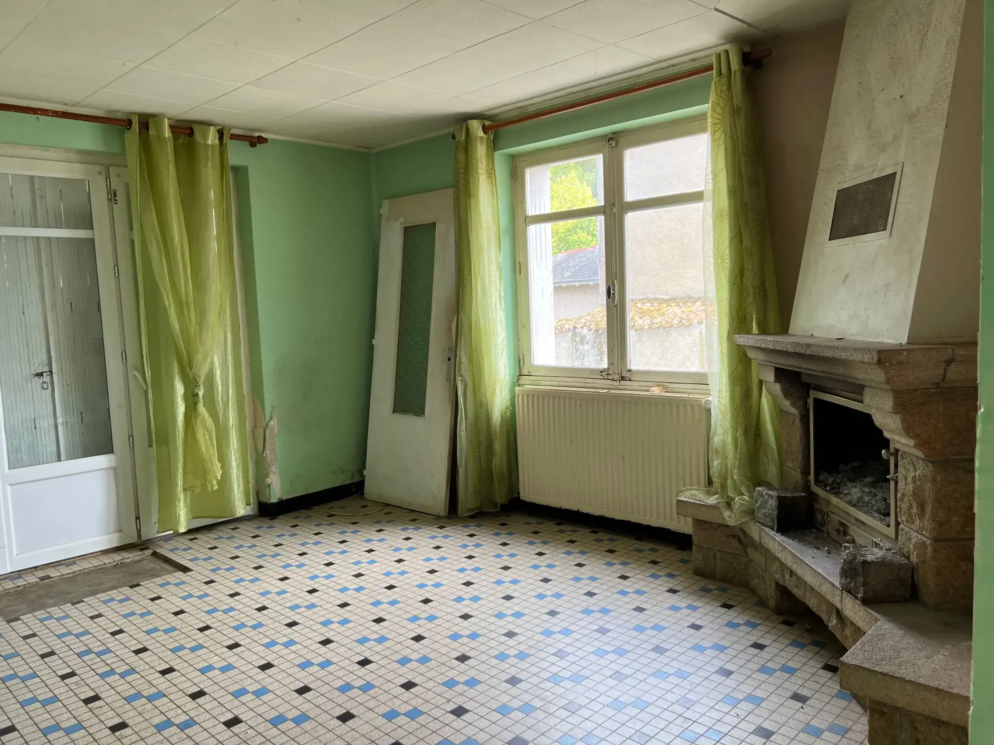 Maison à rénover avec 4 chambres et jardin à La Caillère Saint Hilaire 