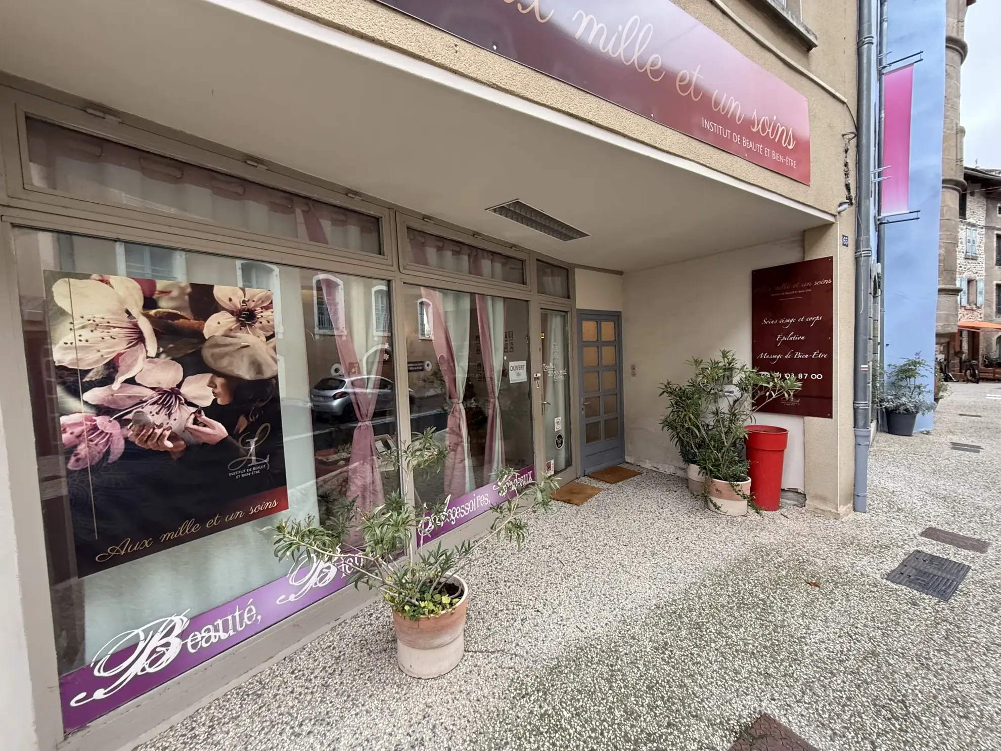 Immeuble à vendre au Monastier sur Gazelle avec fonds de commerce et appartement lumineux 