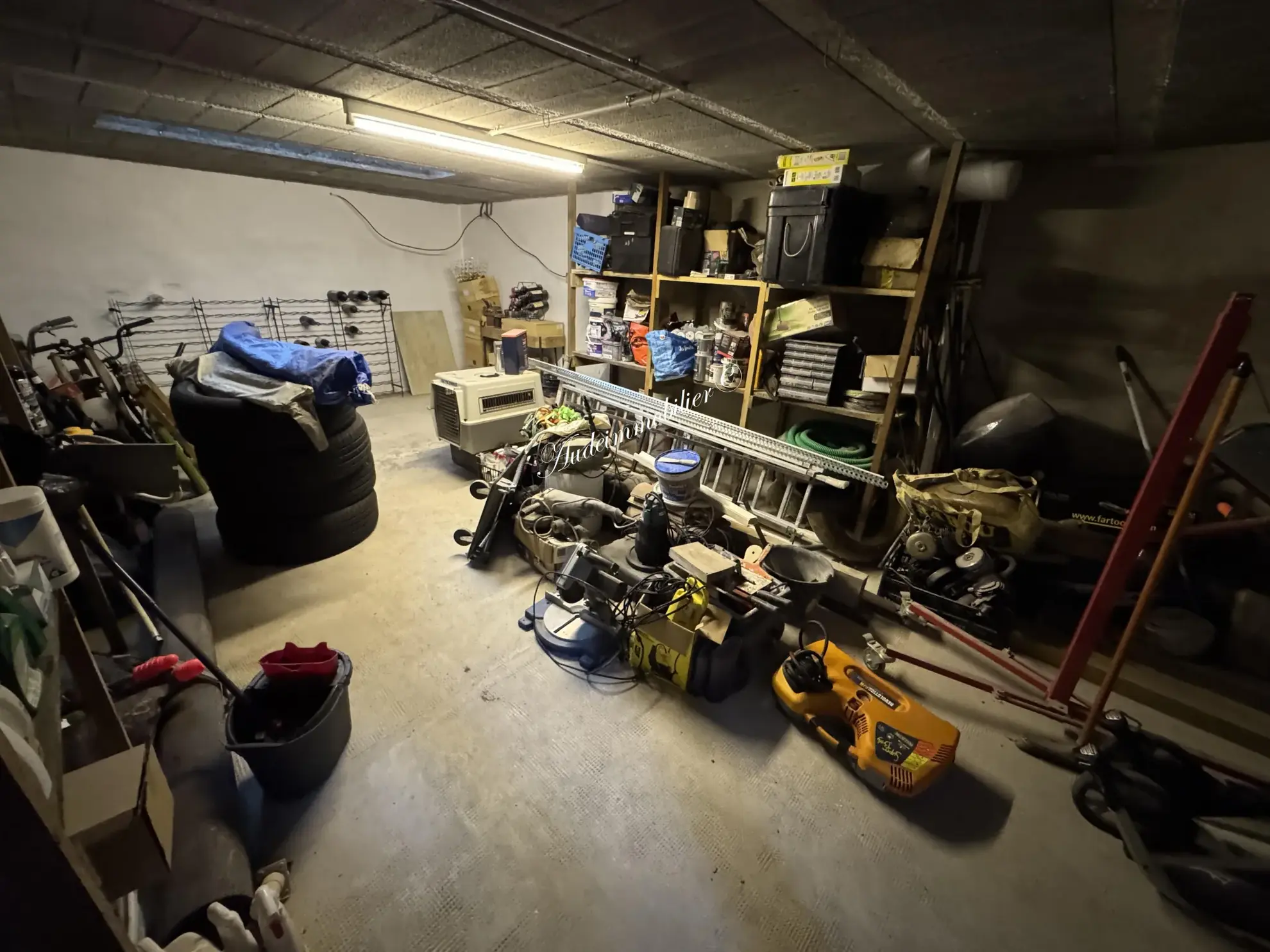 Maison rénovée avec piscine et jardin à Limoux - 4 chambres, garage et panneaux solaires 