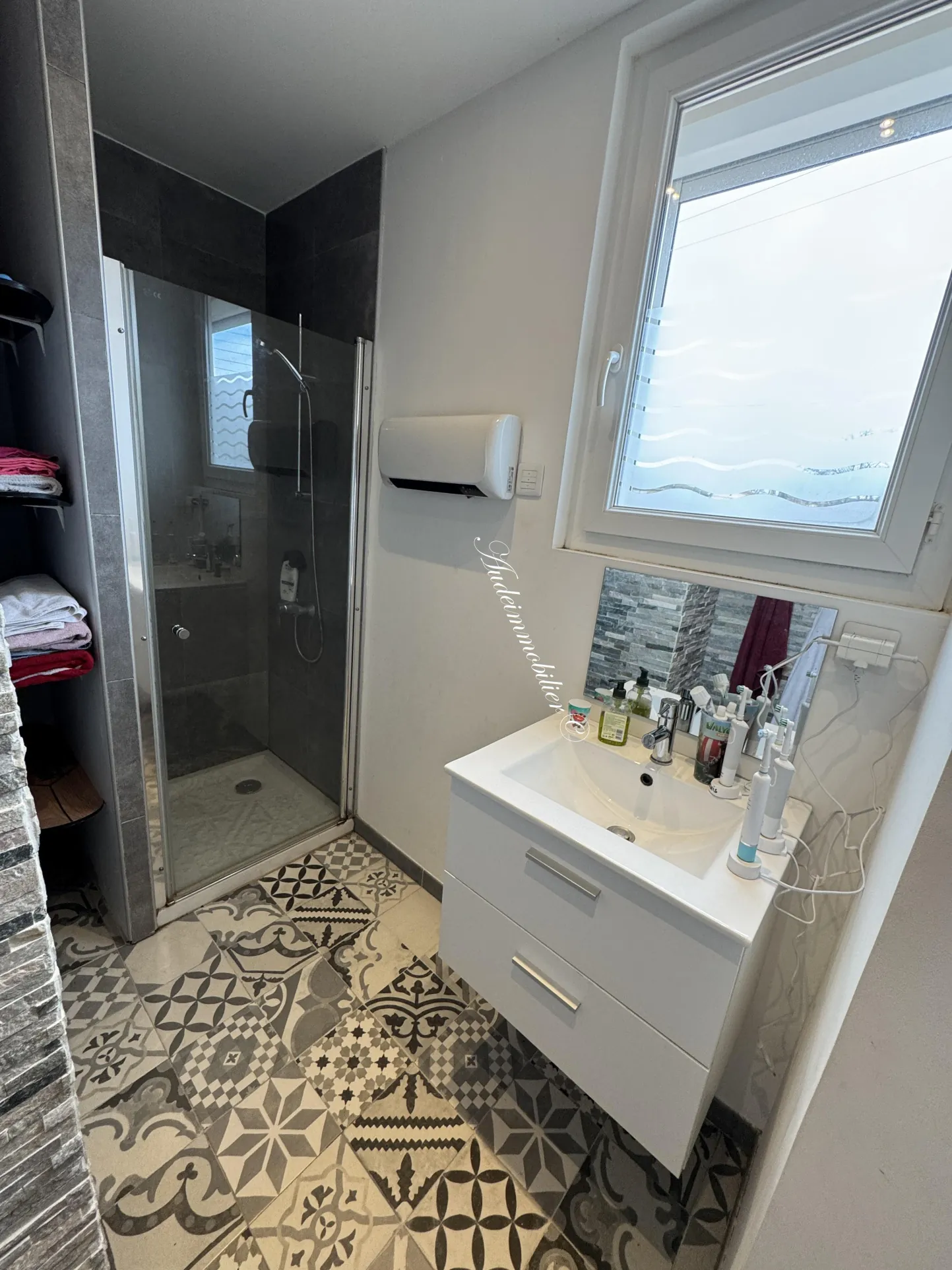 Maison rénovée avec piscine et jardin à Limoux - 4 chambres, garage et panneaux solaires 