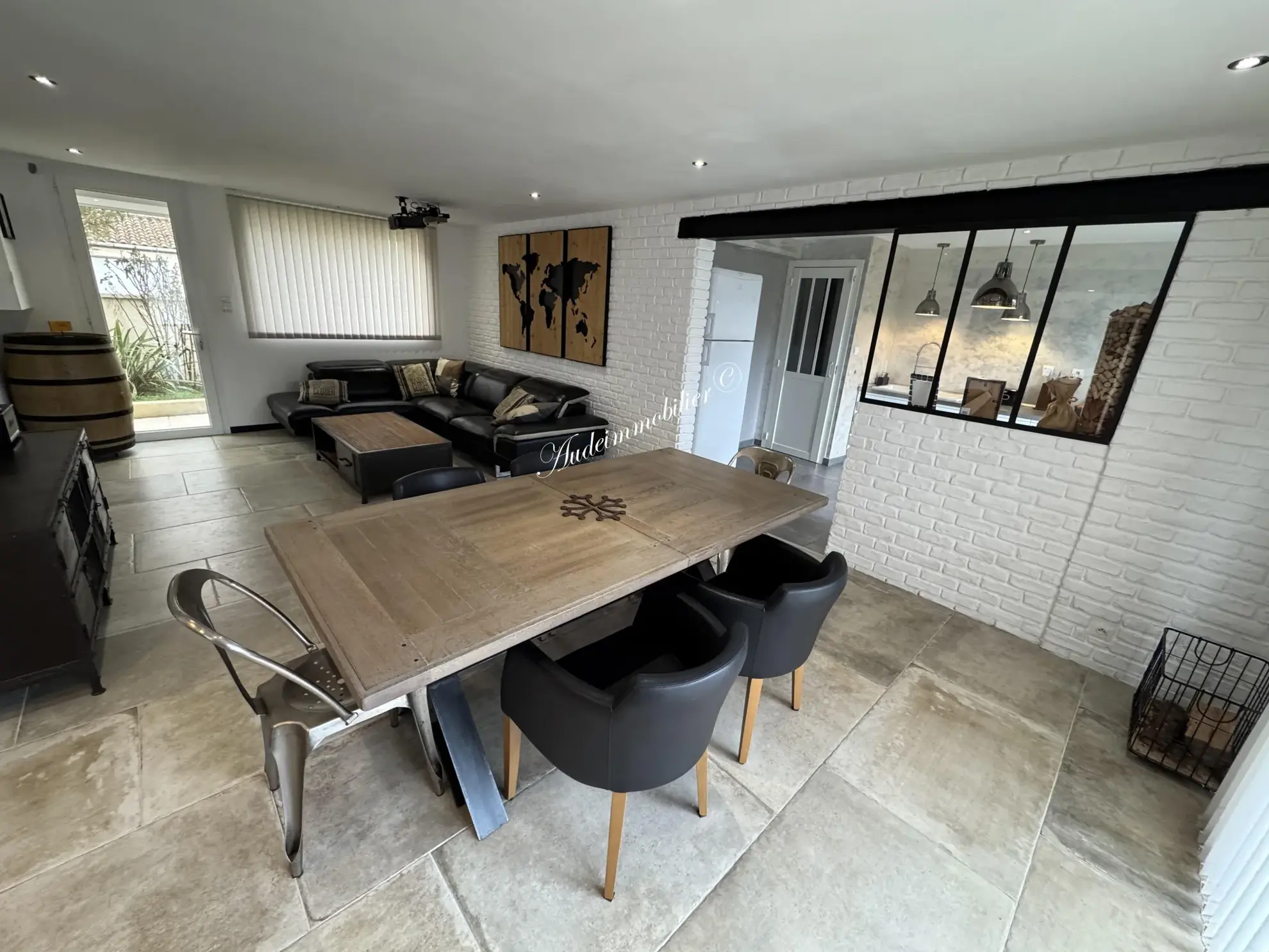 Maison rénovée avec piscine et jardin à Limoux - 4 chambres, garage et panneaux solaires 