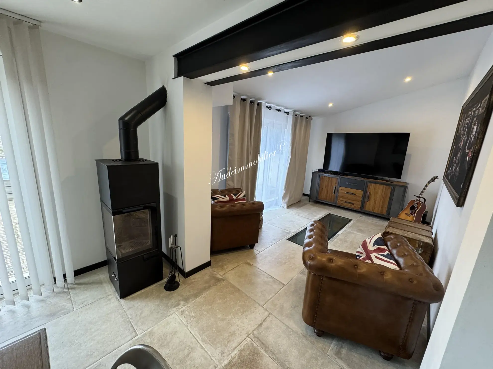 Maison rénovée avec piscine et jardin à Limoux - 4 chambres, garage et panneaux solaires 