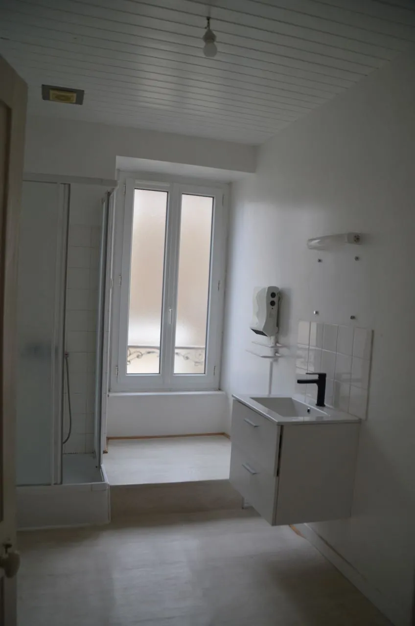 Immeuble résidentiel avec deux logements à La Caillère Saint Hilaire - Investissement 