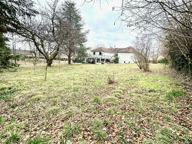 Terrain constructible de 783 m² à Ochiaz-Valserhone, idéal pour villas 