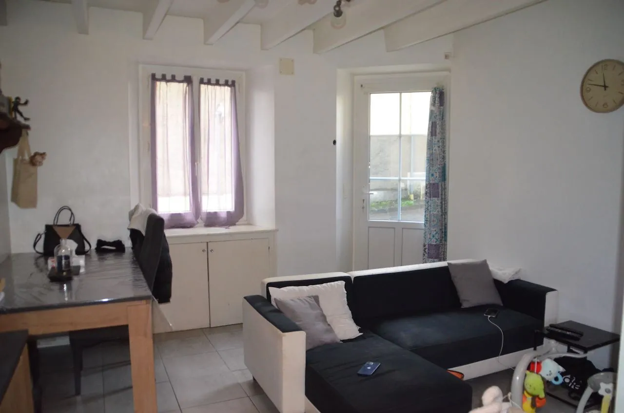 Immeuble résidentiel avec deux logements à La Caillère Saint Hilaire - Investissement 