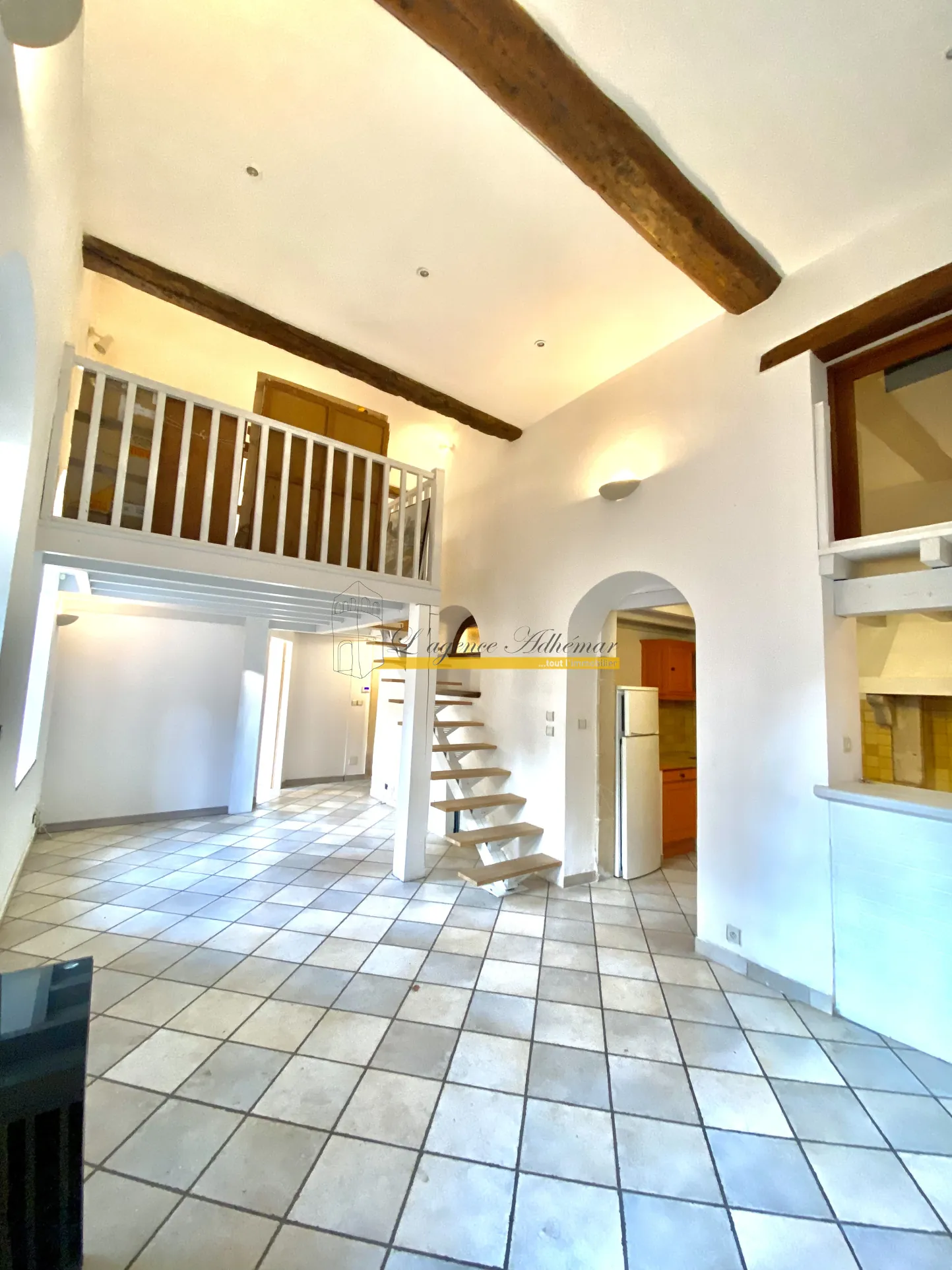 Appartement T4 duplex dans l'ancienne abbaye de Maubec à Montélimar 