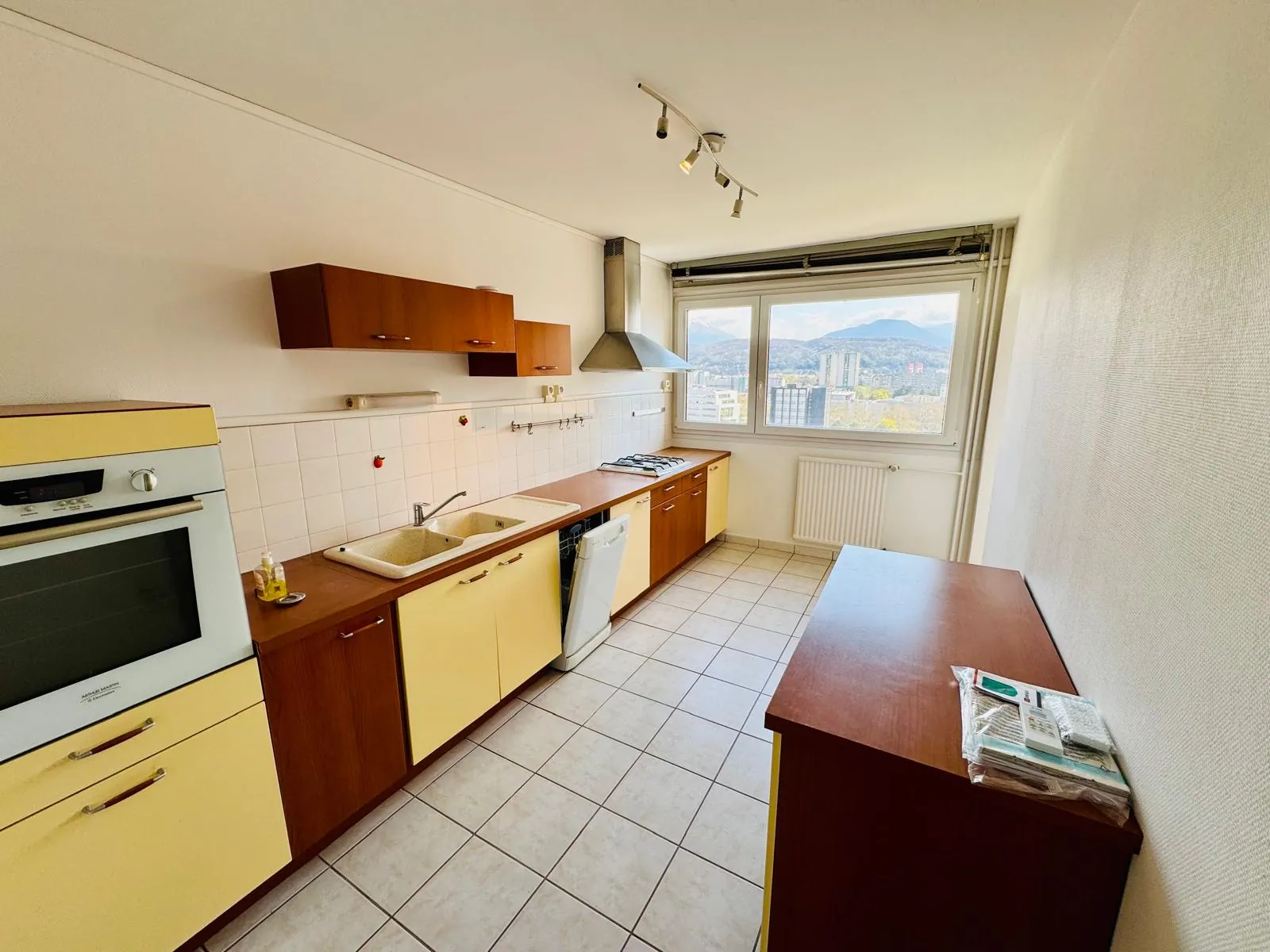Appartement T4 à Grenoble avec terrasse, vue panoramique et garage - Belle opportunité 