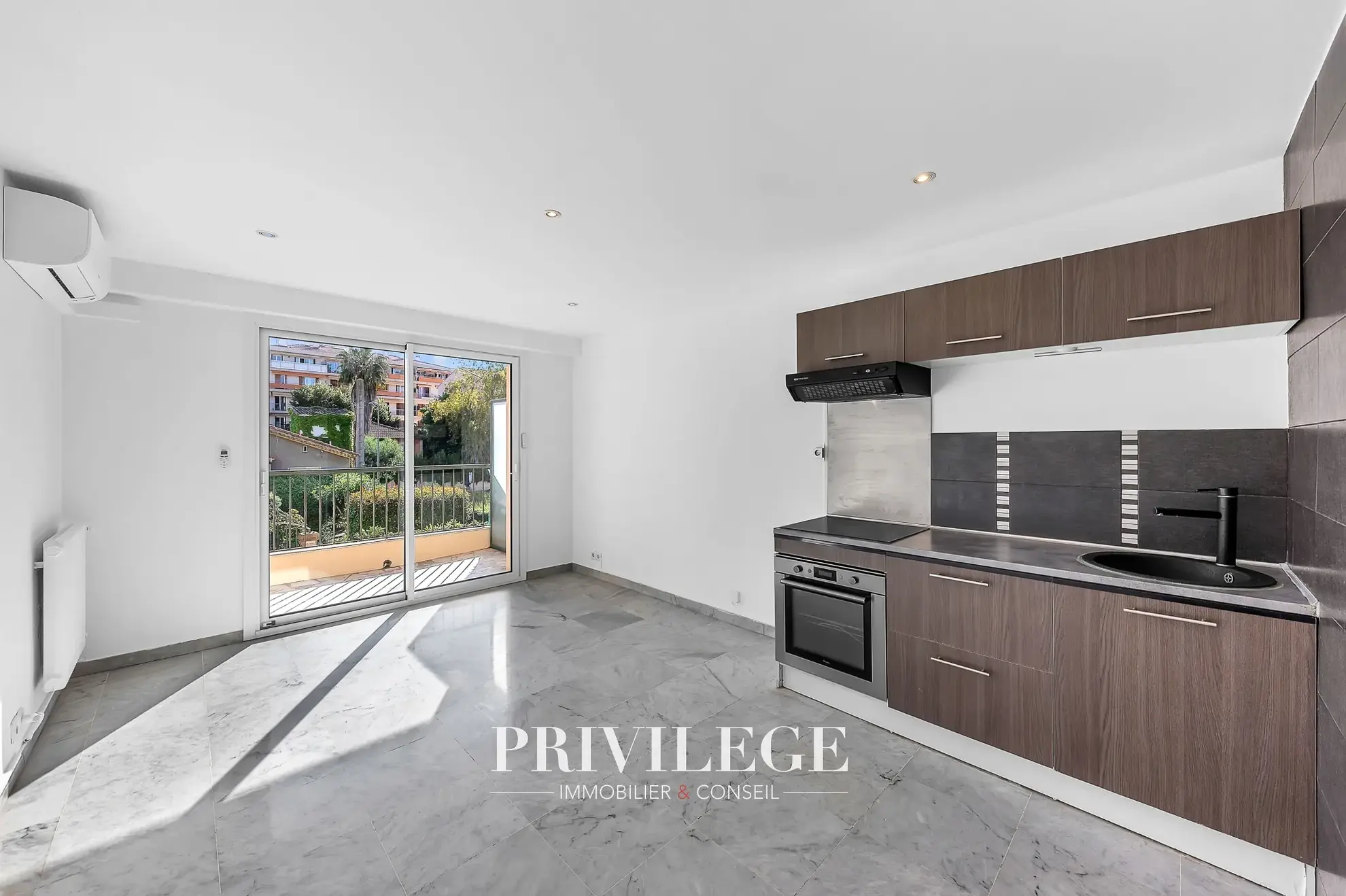 Appartement 2 pièces rénové avec terrasse à Vallauris 