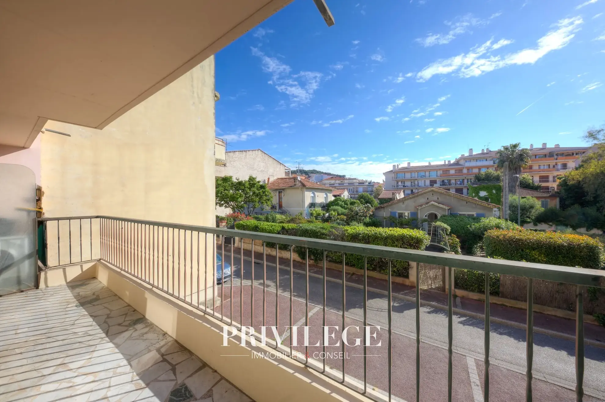 Appartement 2 pièces rénové avec terrasse à Vallauris 