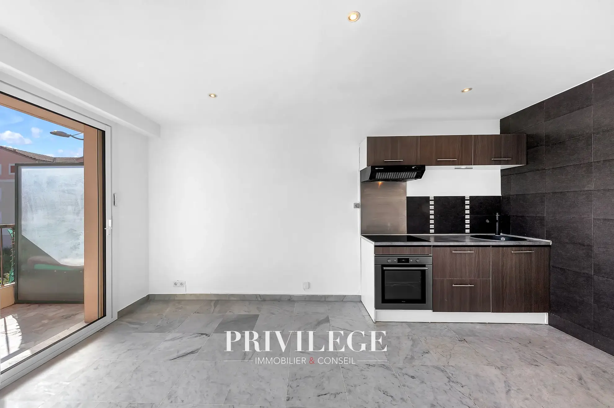 Appartement 2 pièces rénové avec terrasse à Vallauris 