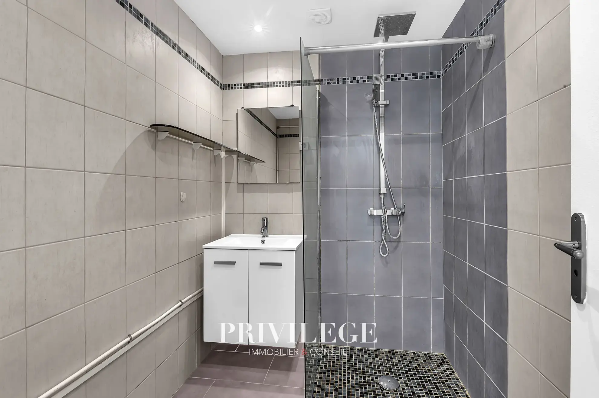 Appartement 2 pièces rénové avec terrasse à Vallauris 