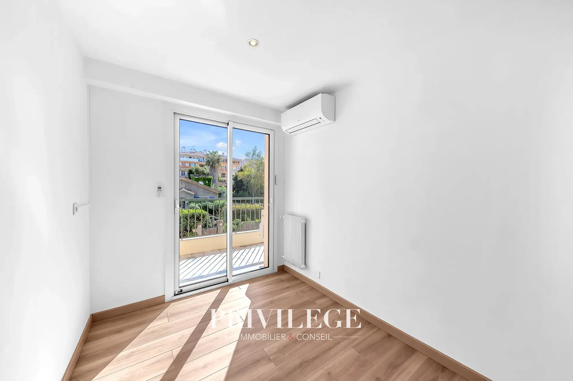 Appartement 2 pièces rénové avec terrasse à Vallauris 