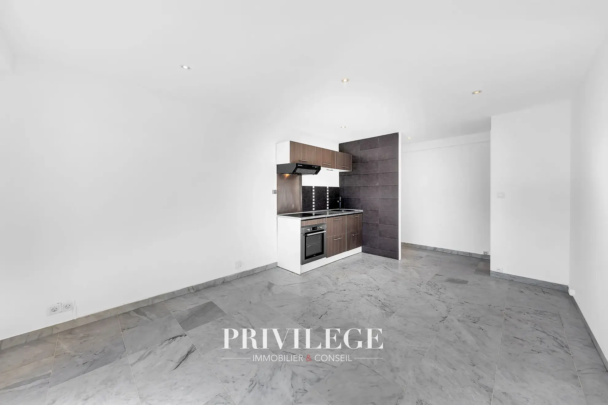 Appartement 2 pièces rénové avec terrasse à Vallauris 