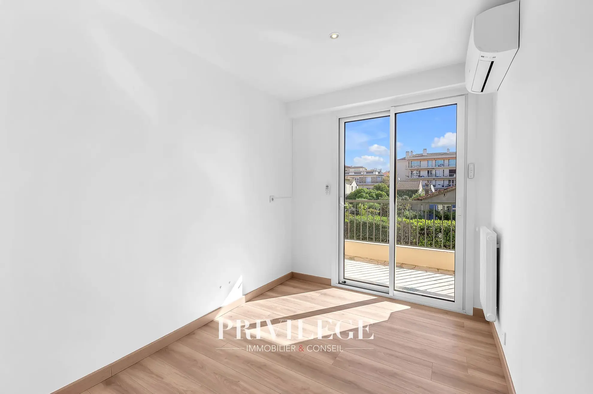 Appartement 2 pièces rénové avec terrasse à Vallauris 