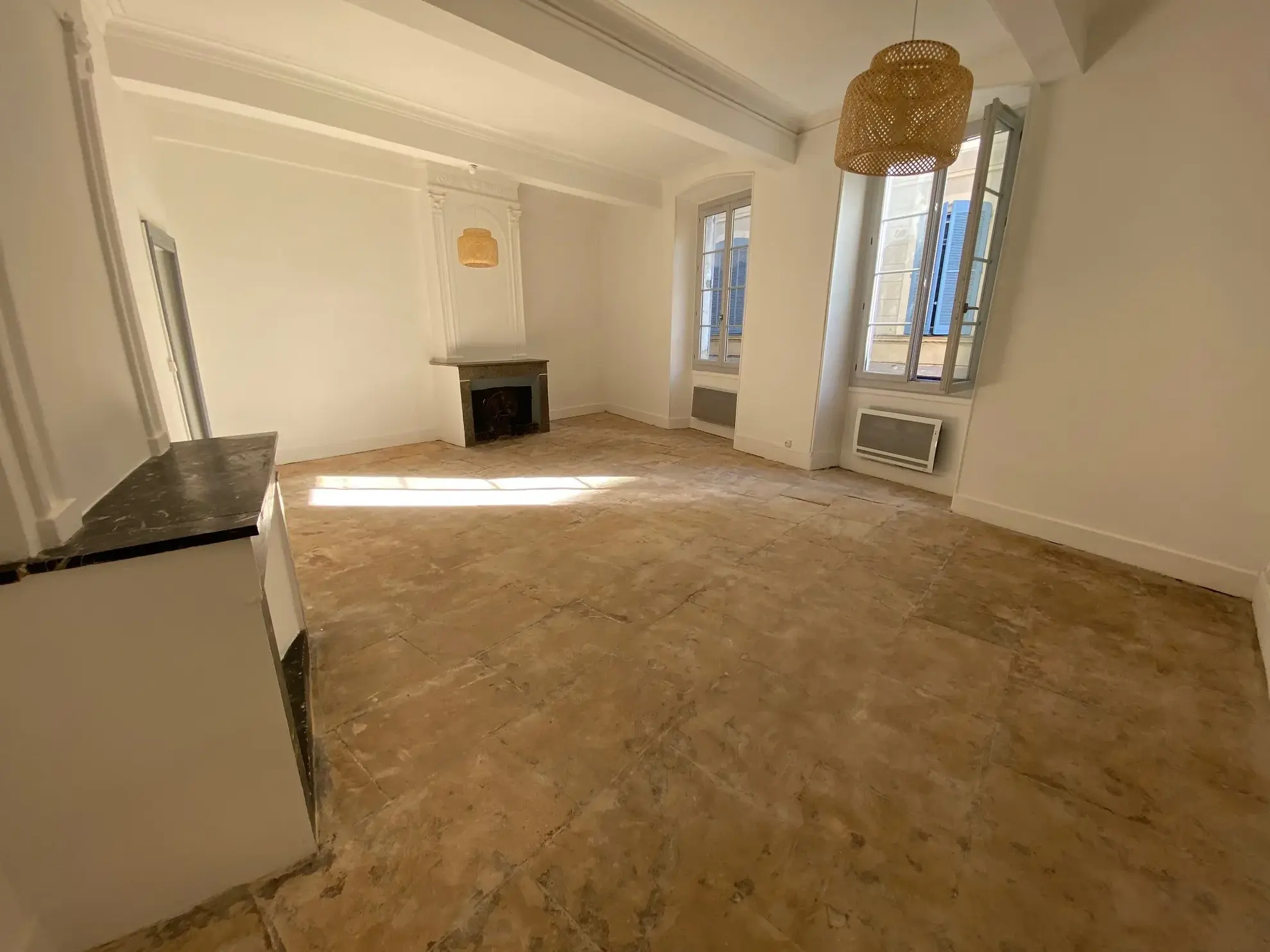 Bel appartement T2 rénové de 68 m² au cœur de Nîmes avec cachet