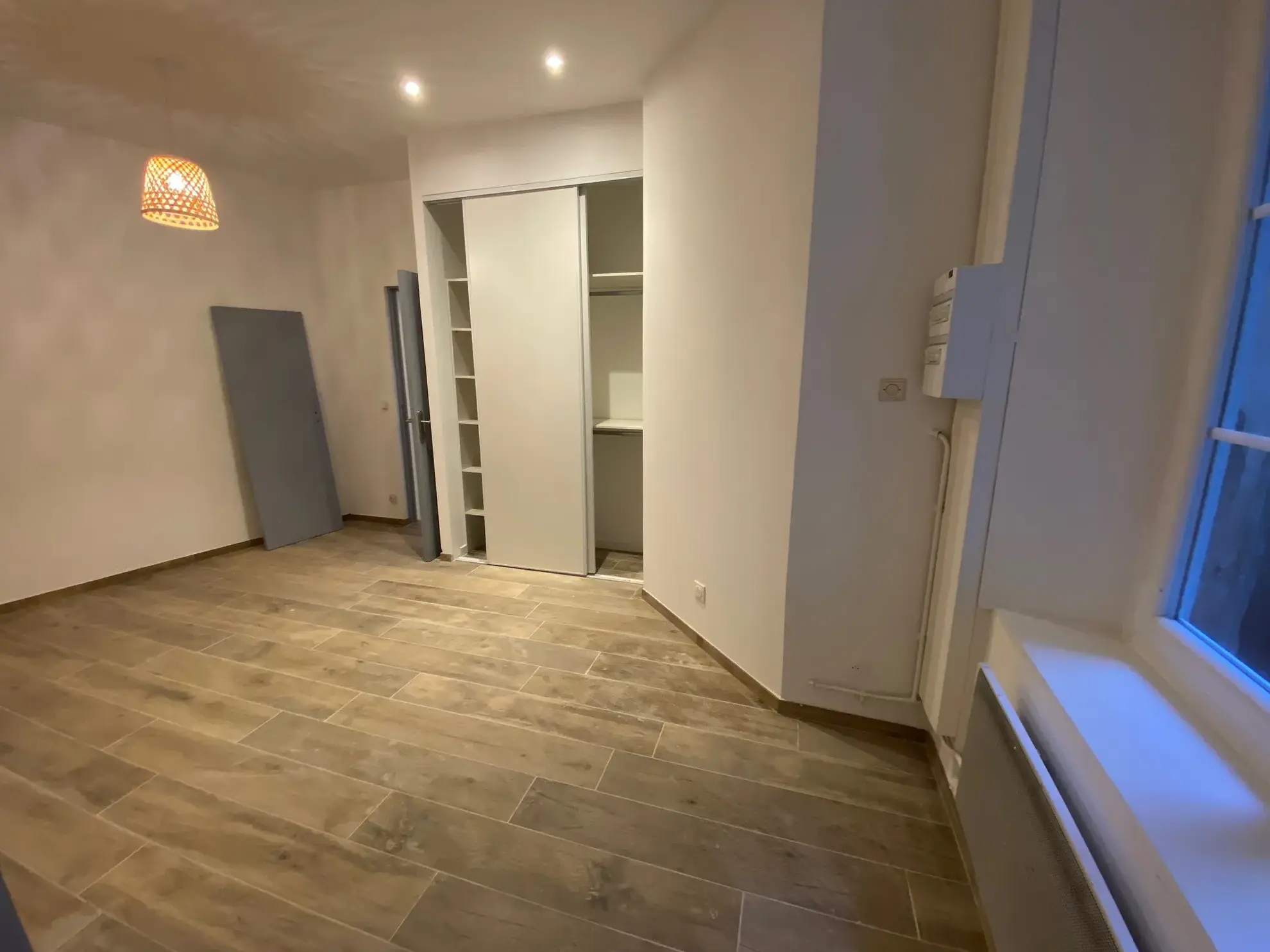Bel appartement T2 rénové de 68 m² au cœur de Nîmes avec cachet 