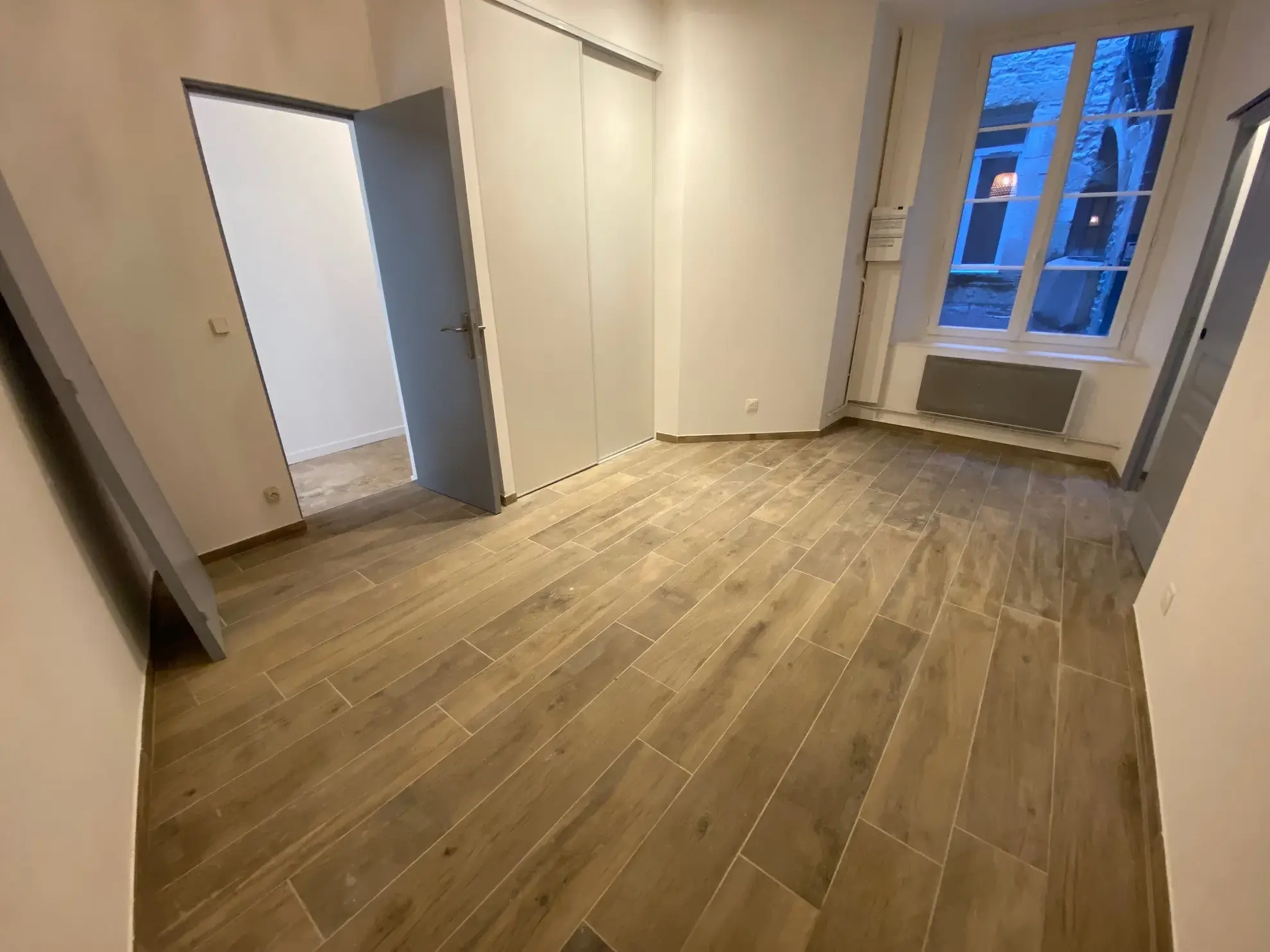 Bel appartement T2 rénové de 68 m² au cœur de Nîmes avec cachet 