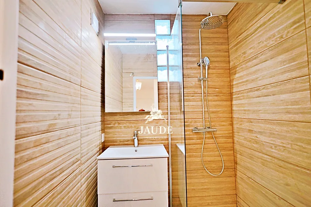 Appartement T3 rénové avec balcon, garage et cave à Chamalieres 