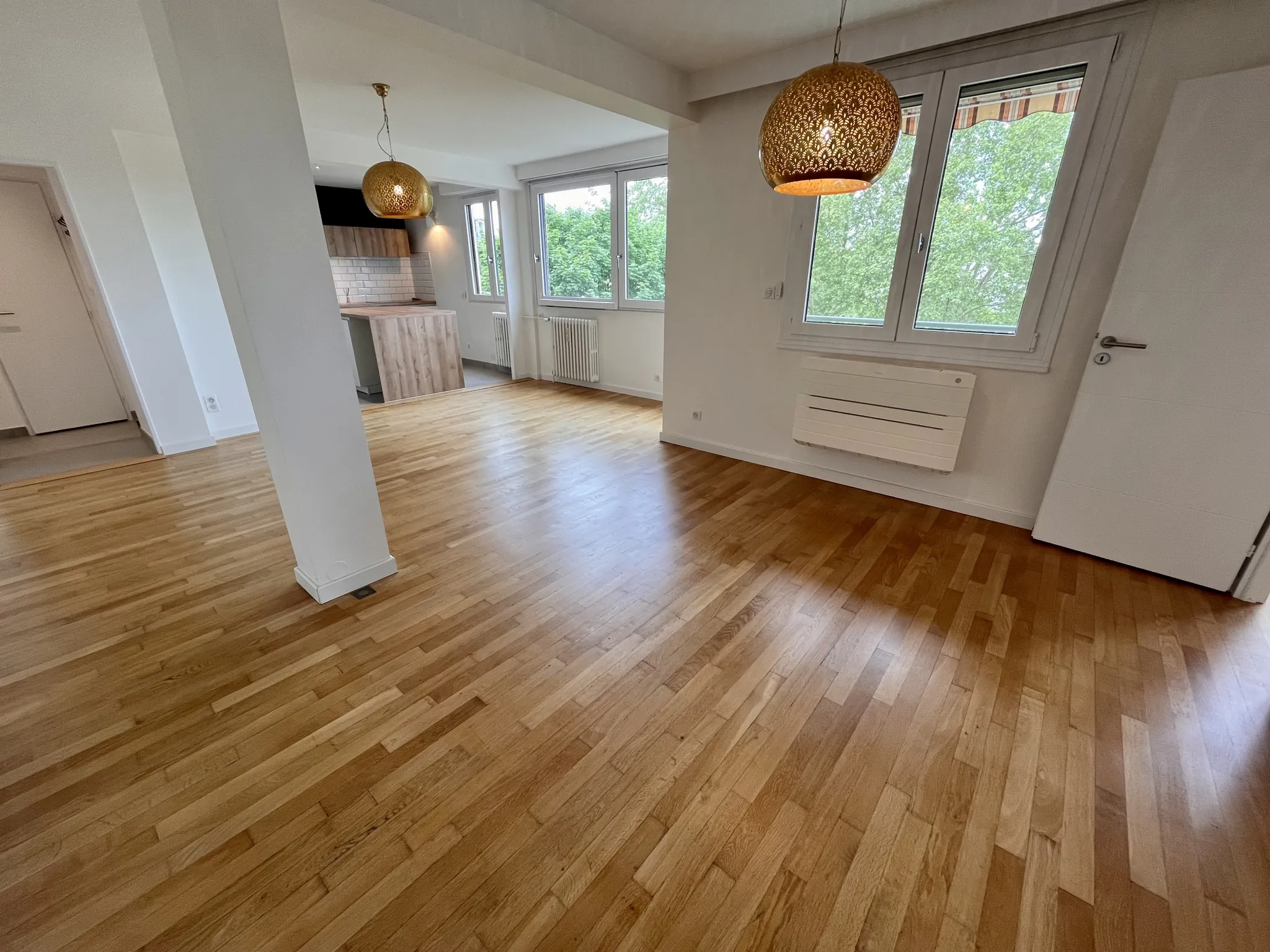Appartement de type 4 rénové avec balcon et garage à Dijon Centre-ville 