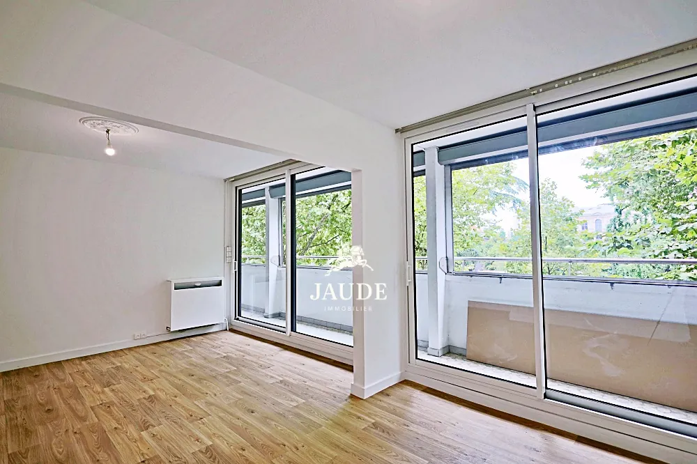 Appartement T3 rénové avec balcon, garage et cave à Chamalieres