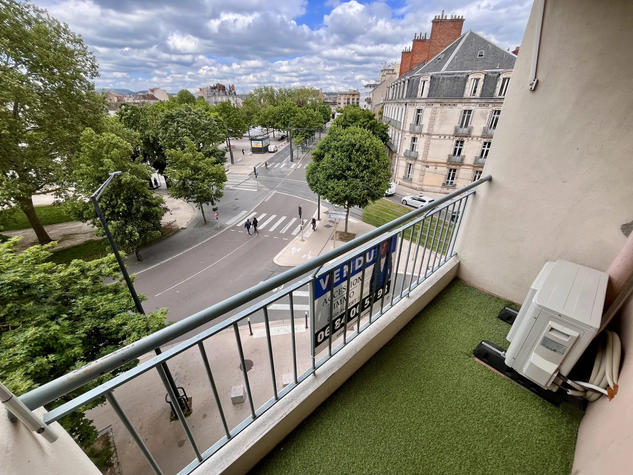 Appartement de type 4 rénové avec balcon et garage à Dijon Centre-ville 