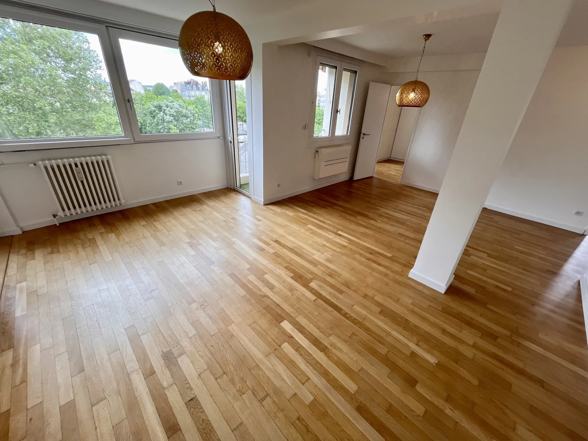 Appartement de type 4 rénové avec balcon et garage à Dijon Centre-ville 