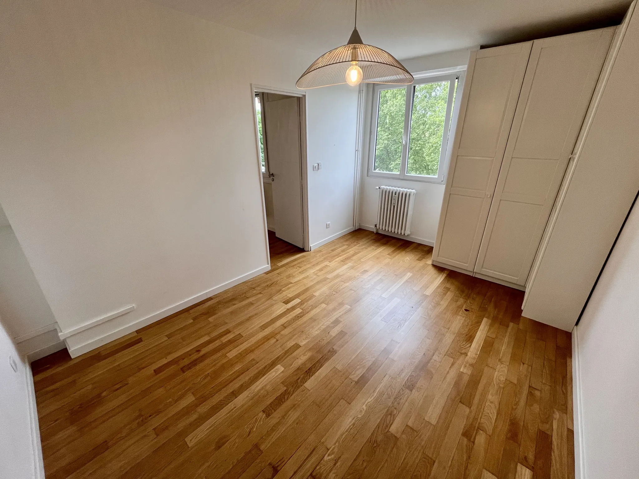 Appartement de type 4 rénové avec balcon et garage à Dijon Centre-ville 
