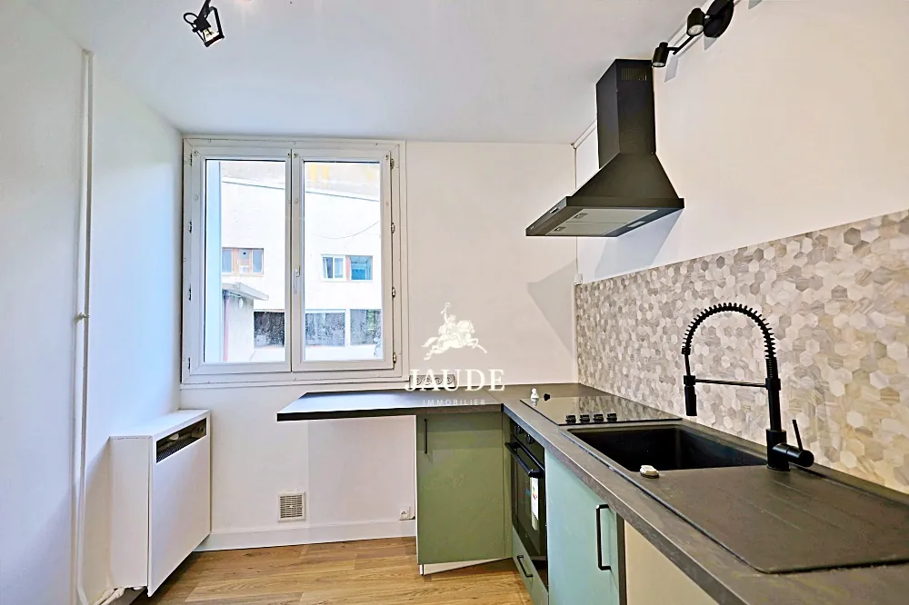 Appartement T3 rénové avec balcon, garage et cave à Chamalieres 