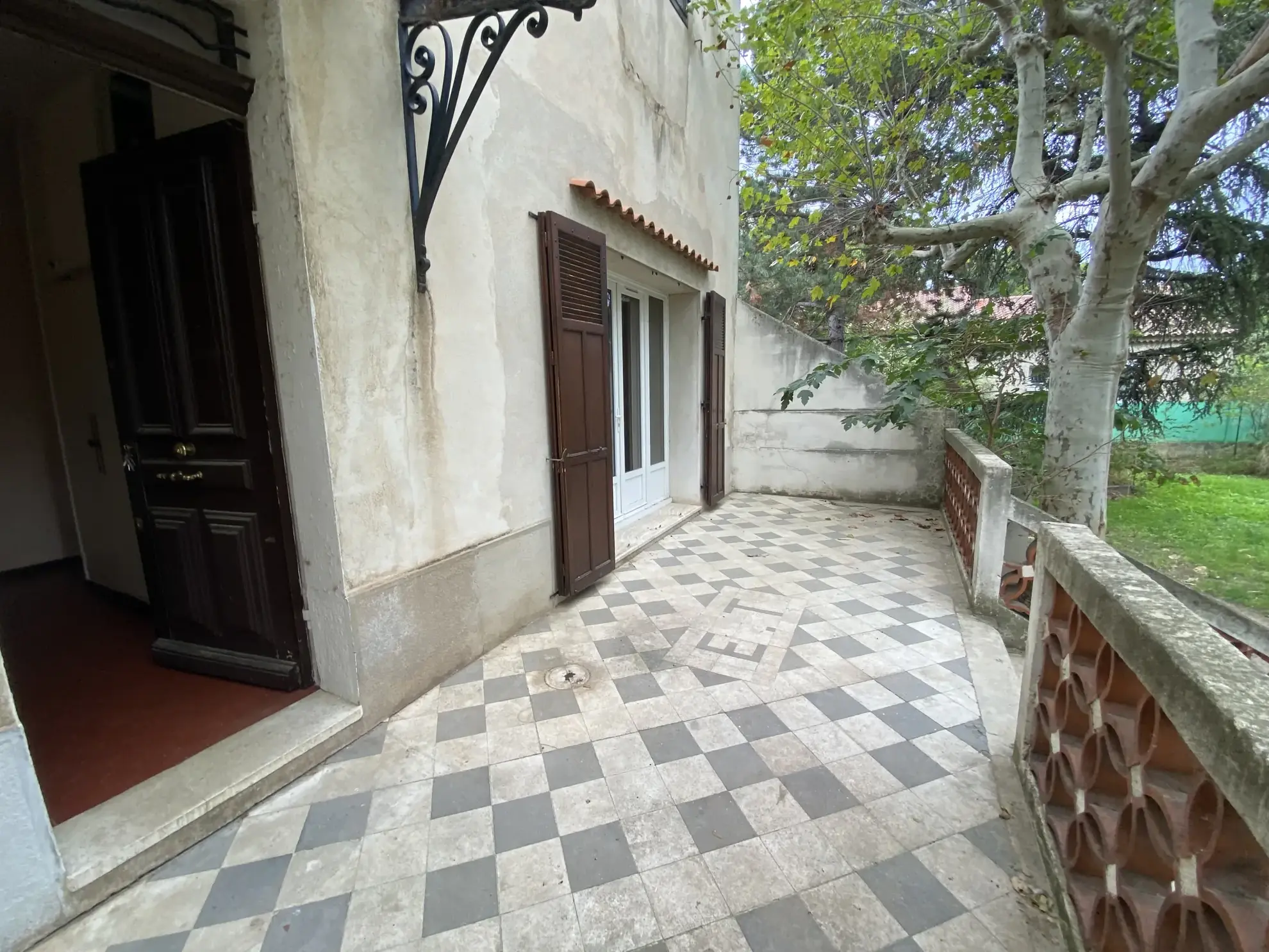 Appartement 3 pièces avec jardin, véranda et garage double à Marseille 