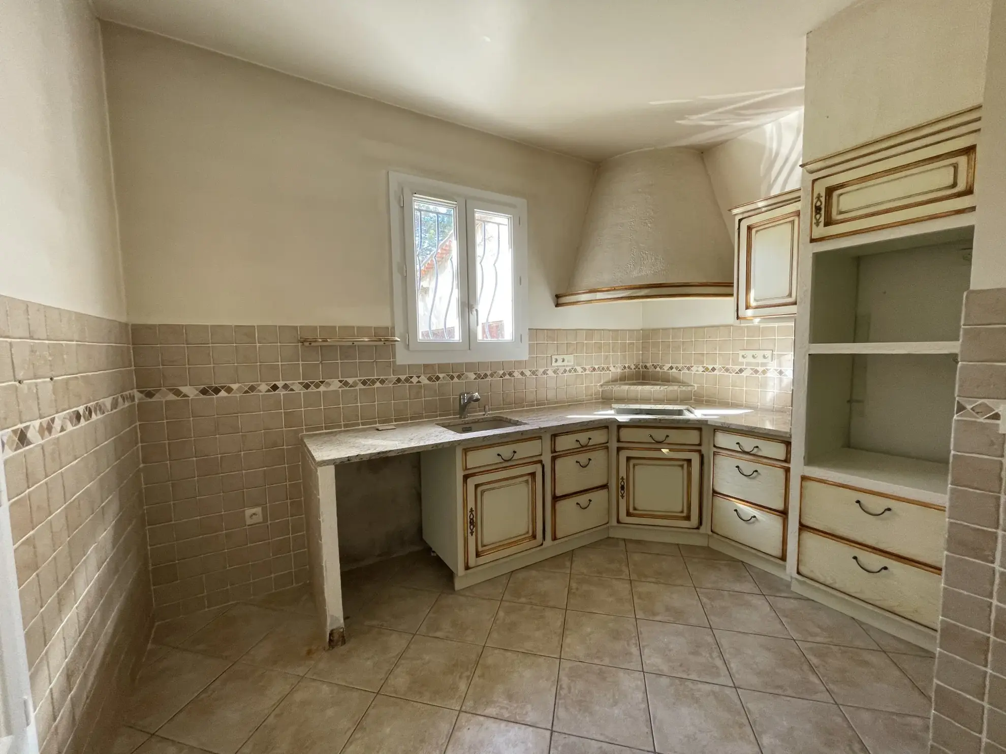 Appartement 3 pièces avec jardin, véranda et garage double à Marseille 