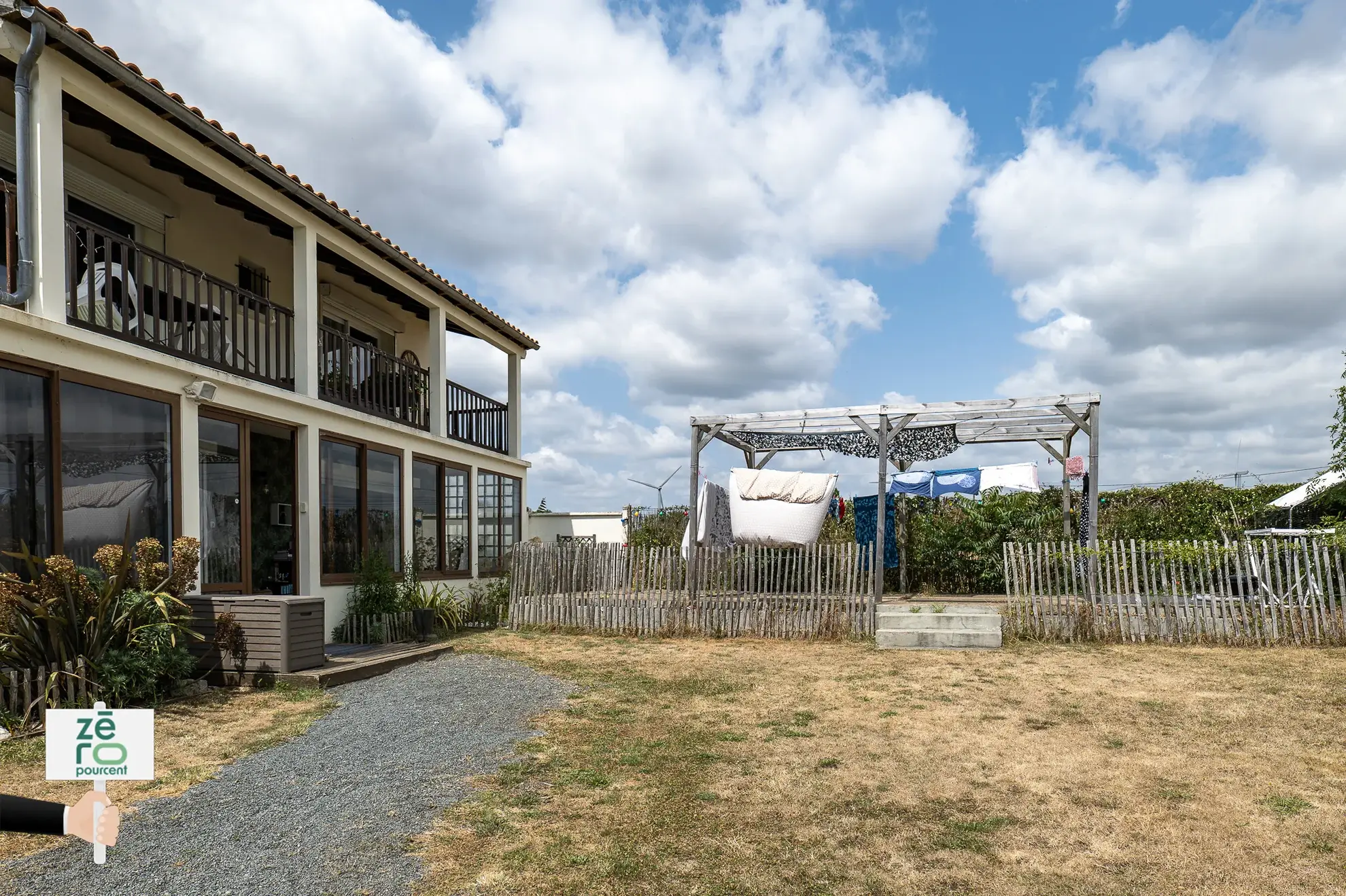 Charmante maison à Longeville-sur-Mer avec jardin, garage et vue dégagée - Opportunité à saisir 