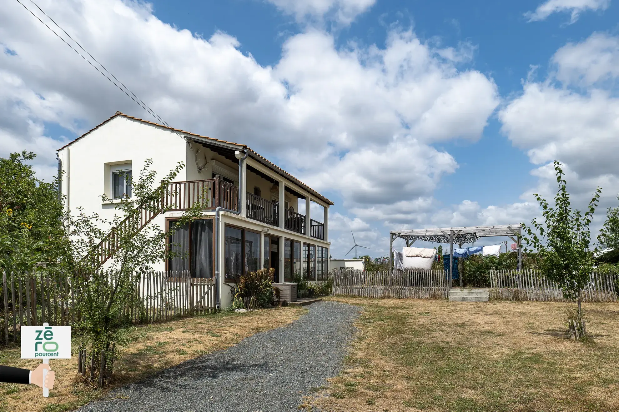 Charmante maison à Longeville-sur-Mer avec jardin, garage et vue dégagée - Opportunité à saisir 