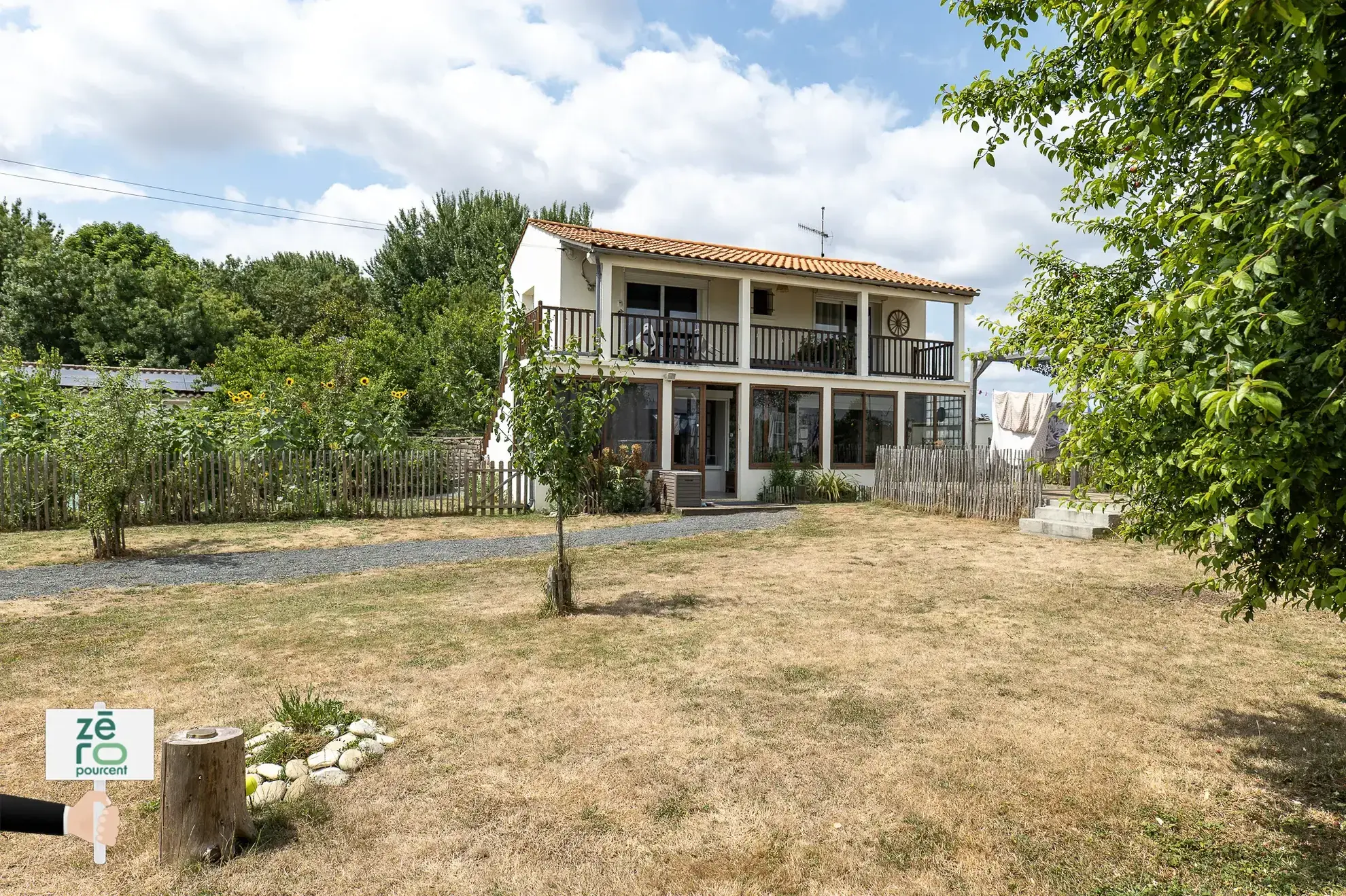 Charmante maison à Longeville-sur-Mer avec jardin, garage et vue dégagée - Opportunité à saisir 