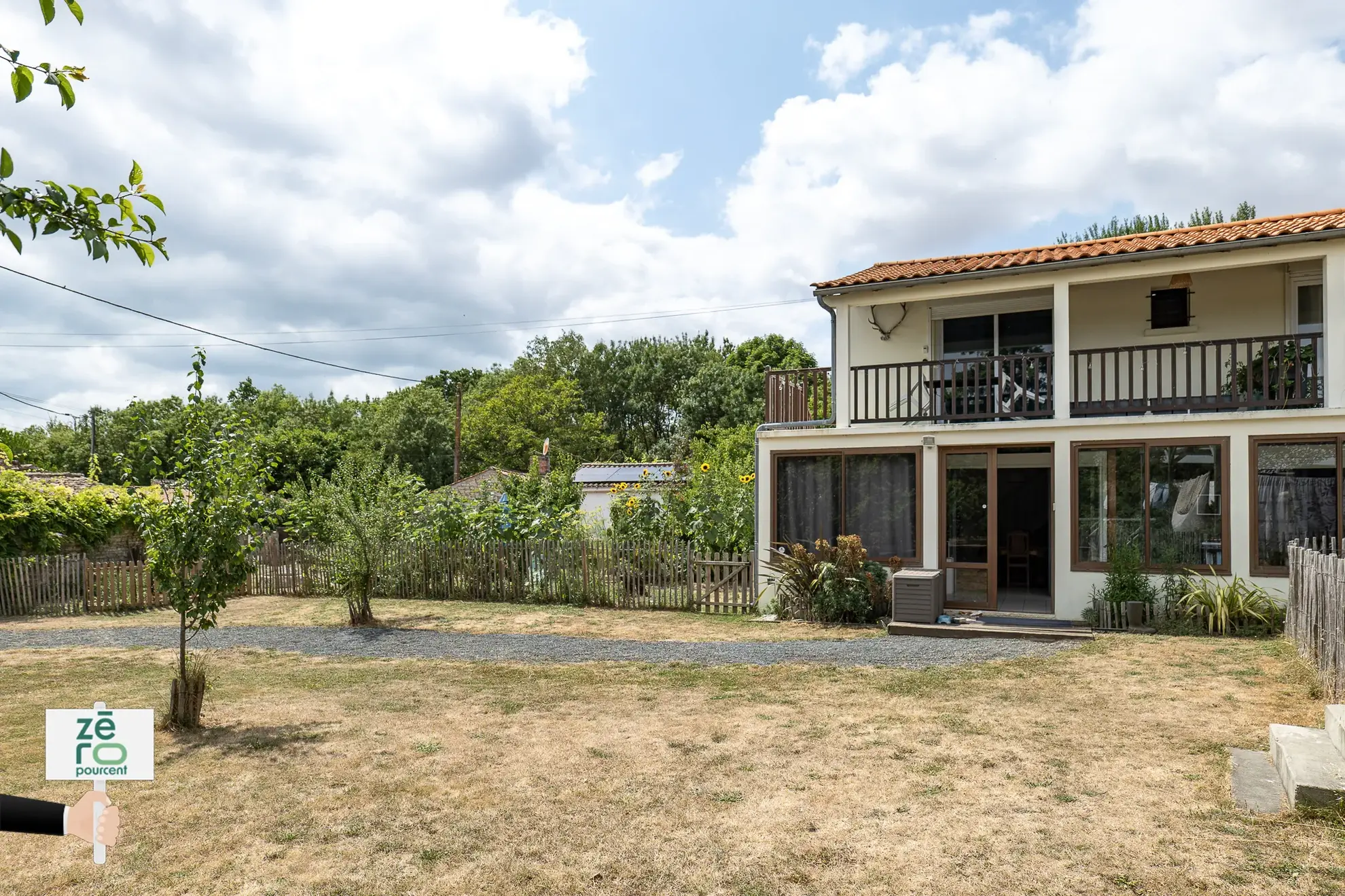 Charmante maison à Longeville-sur-Mer avec jardin, garage et vue dégagée - Opportunité à saisir 
