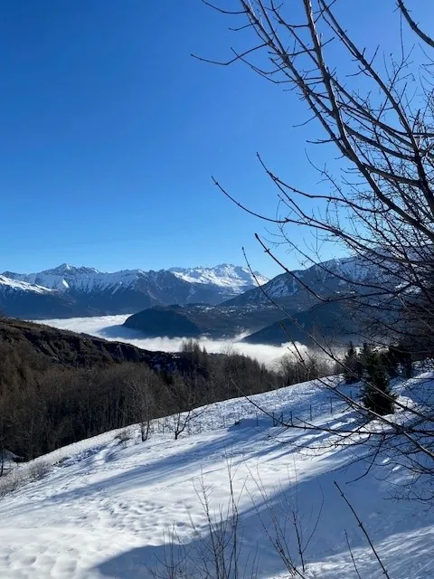 Terrain constructible de 590 m² au Corbier, Vue montagnes, Proche station de ski