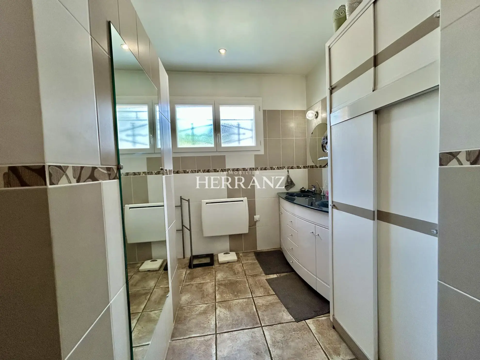 Charmante maison de plain-pied avec garage et jardin clos à Saint Denis de Pile 