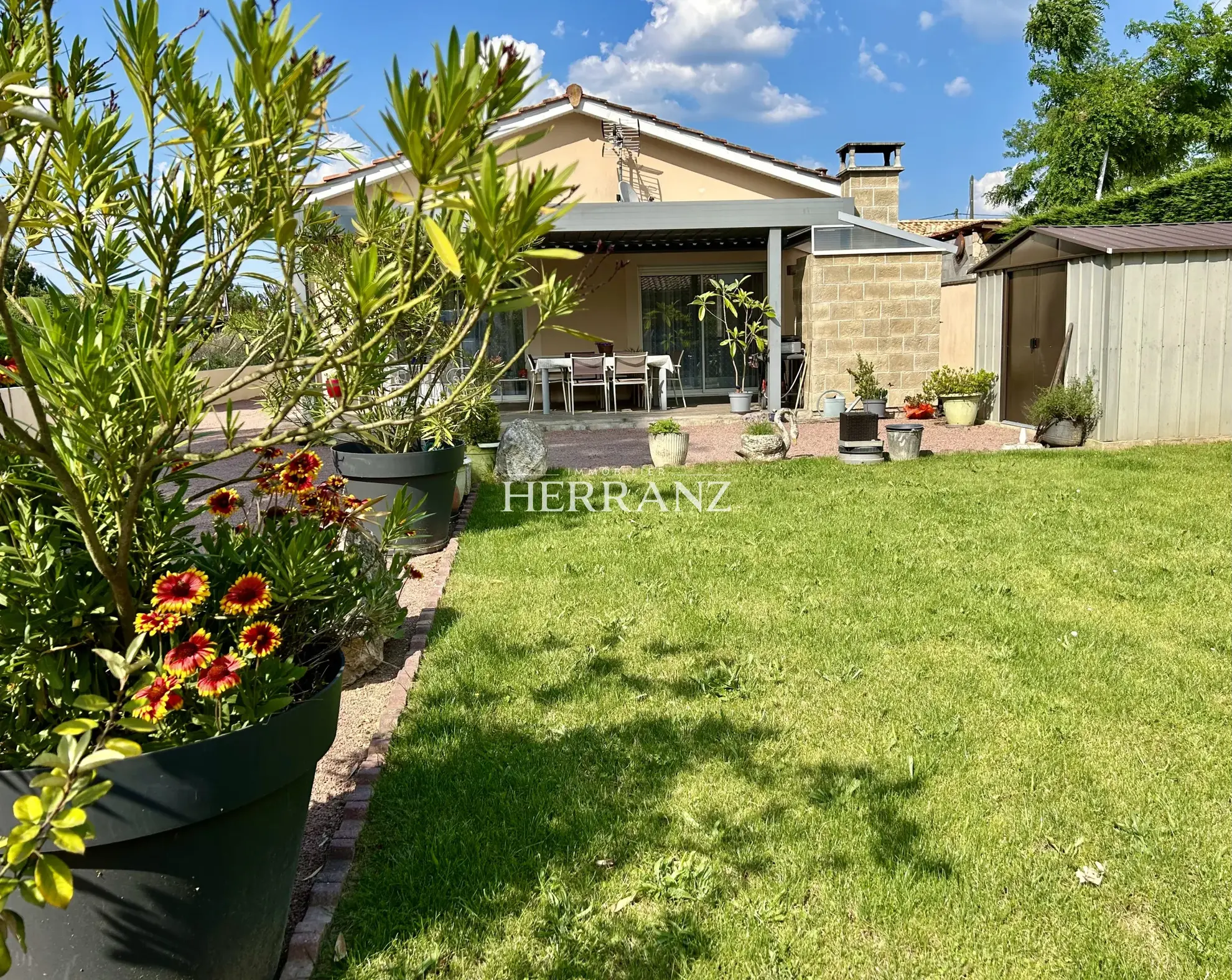 Charmante maison de plain-pied avec garage et jardin clos à Saint Denis de Pile 